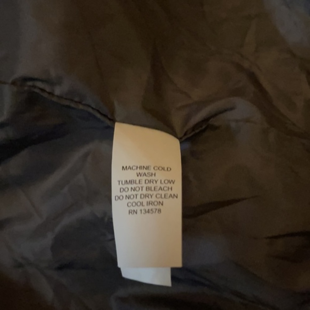 GRAY  VINEYARD VINES PUFFER VEST - Picture 10 of 13
